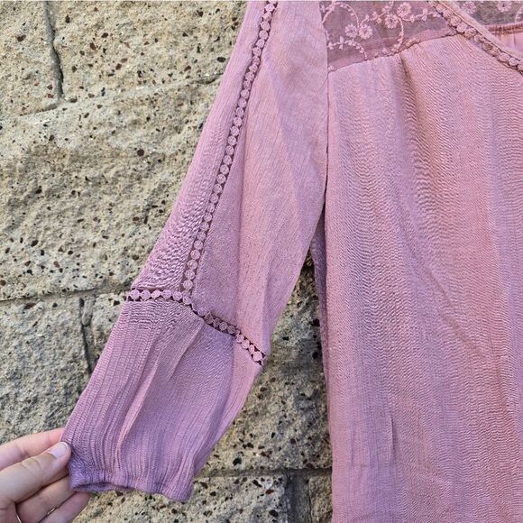 Elegant Pink Lace-Trimmed Women's Top - Picture 13 of 16